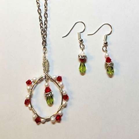 Mr. Grinch Pendant & Earring by Rene' Despres©2026 All Right Reserved Bead class, Bracelet class Henderson, NV Las Vegas, NV