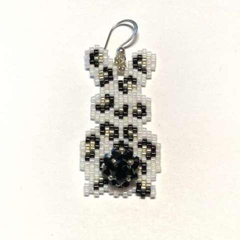 Bead Jungle Bunny by Lori Ahlin©2023, Bunny earrings, Beaded bunny, Delica beads, Beads, Easter Bunny, Beaded Earrings