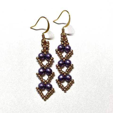 Open Heart Earrings by Lori Ahlin©2023, Beaded Heart Earrings, Seed Beads, Pearls, Beaded earrings