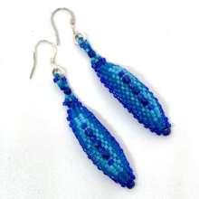 Ombre Petal Earrings by Cindy Johnson ©2025, Peyote earrings, Ombre earrings